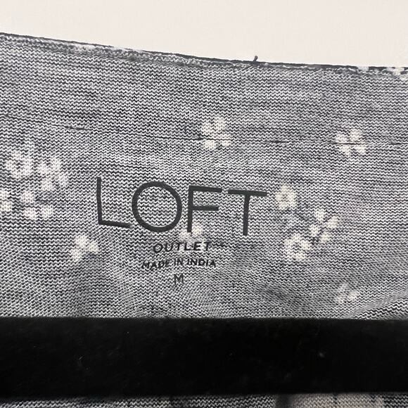 Loft Women's Navy Ruffled Short Sleeve Blouse with‎ Floral Pattern Size Medium - Picture 3 of 8